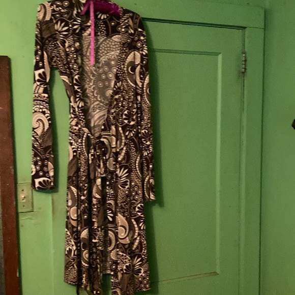 Tahari Brown Paisley Print Matte Jersey Wrap Dress - Picture 1 of 4